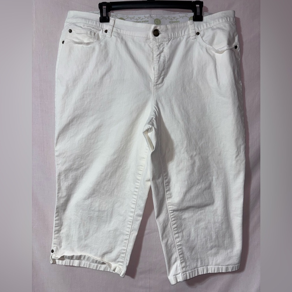 CJ Banks White Comfort Waist Capri Pants